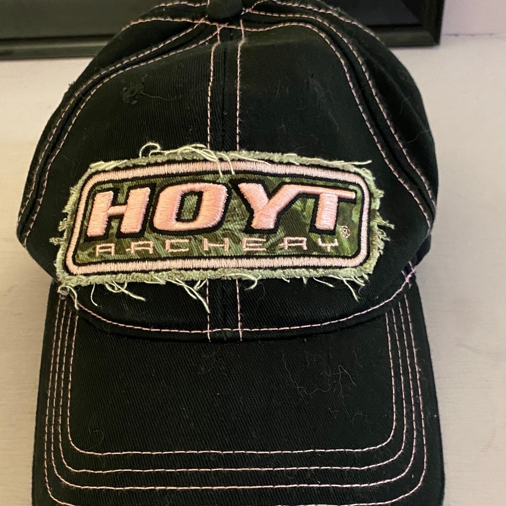 Hoyt Archery Black and pink Cap